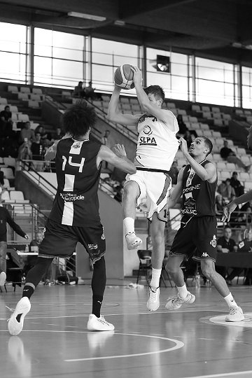 J (133)